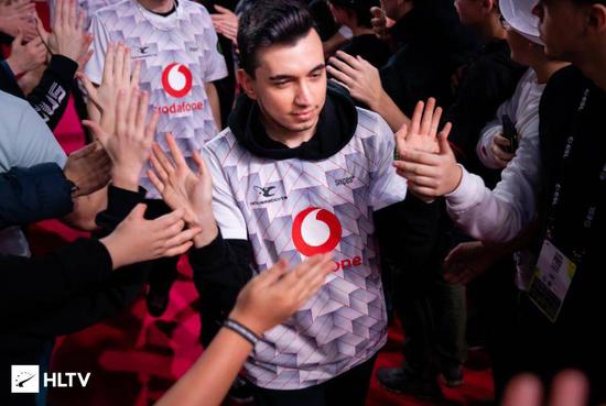 S15赛季T1与KT的巅峰对决及冠军皮肤候选分析